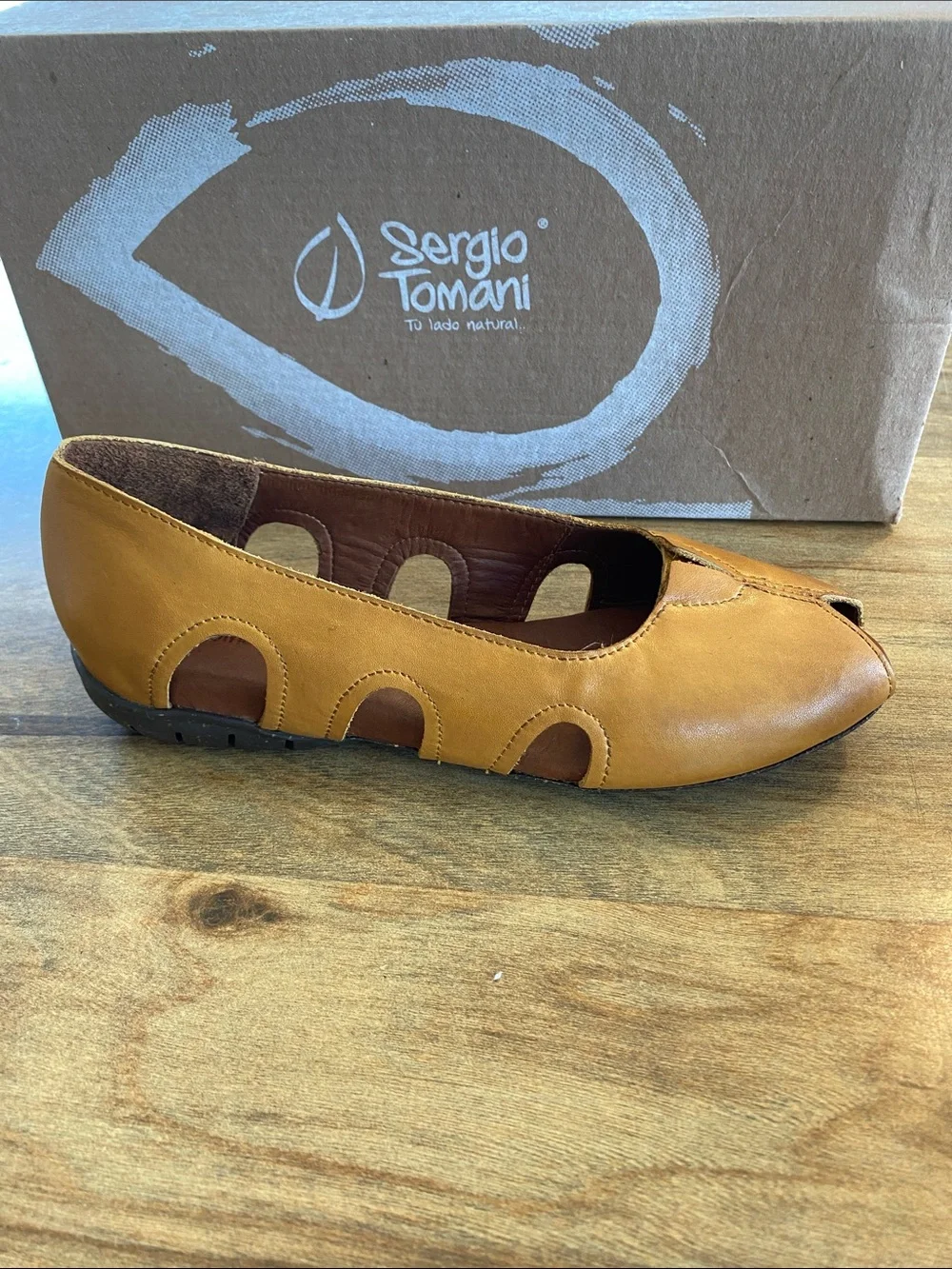 Sergio Tomani Women’s Tan Leather Peep-Toe Flats